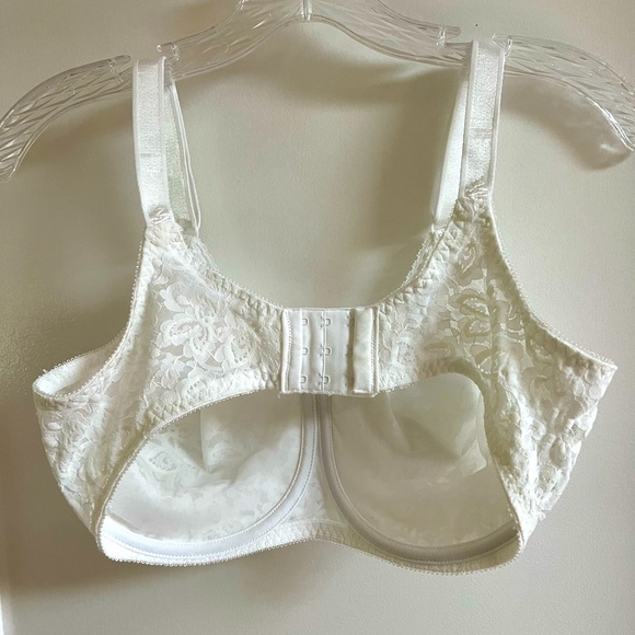 3 Bras (1 Bali 2 Glamorise) 38D - Picture 4 of 15